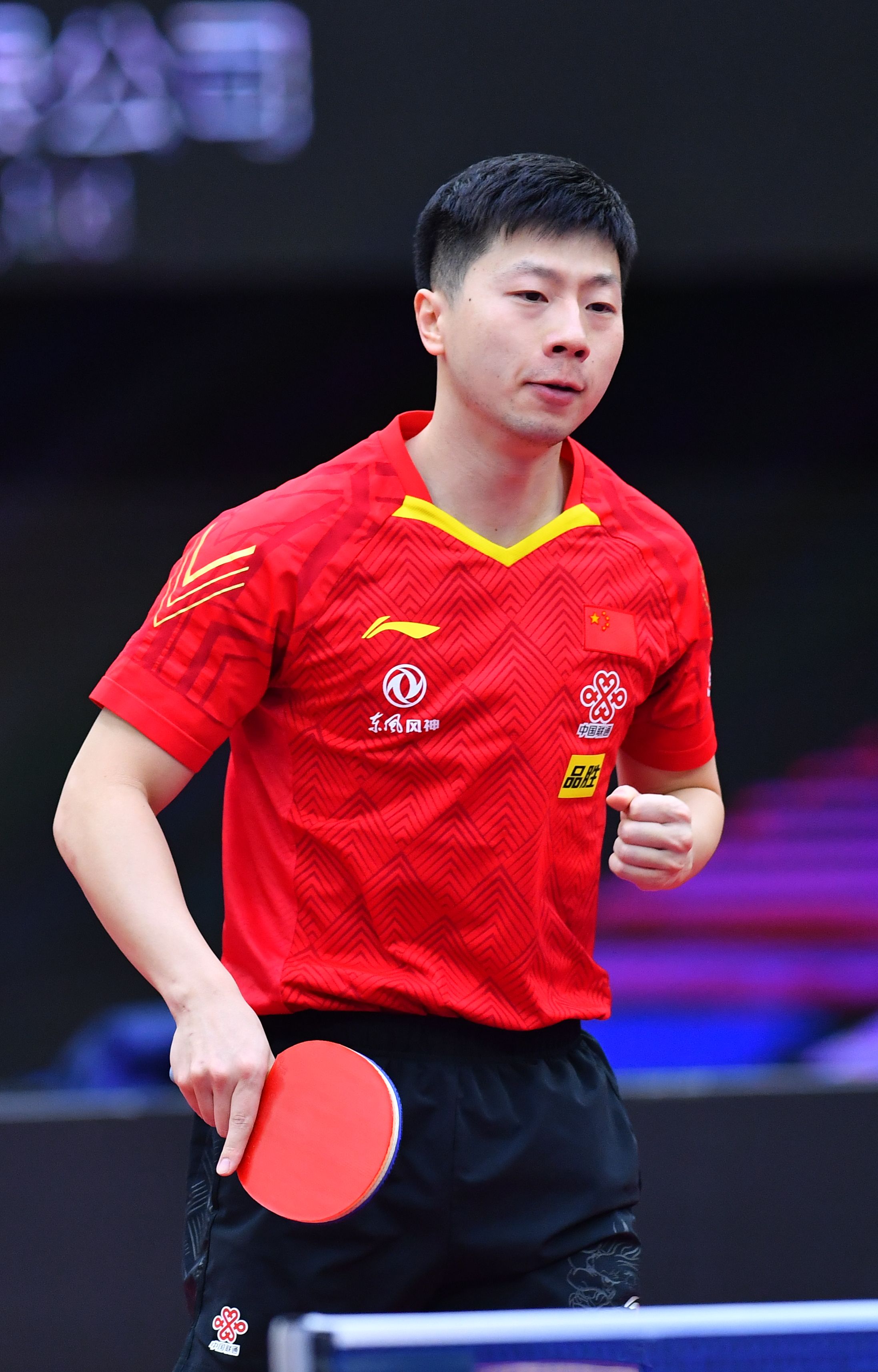 员中显得突 员中显得突